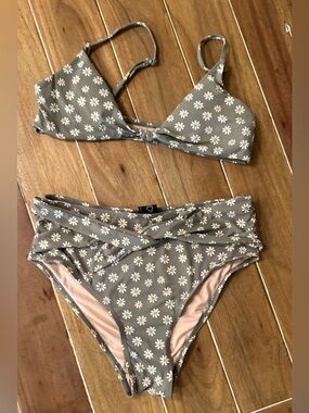 Cotton on BODY Daisy Print High-Waist Bikini Set. Small.
